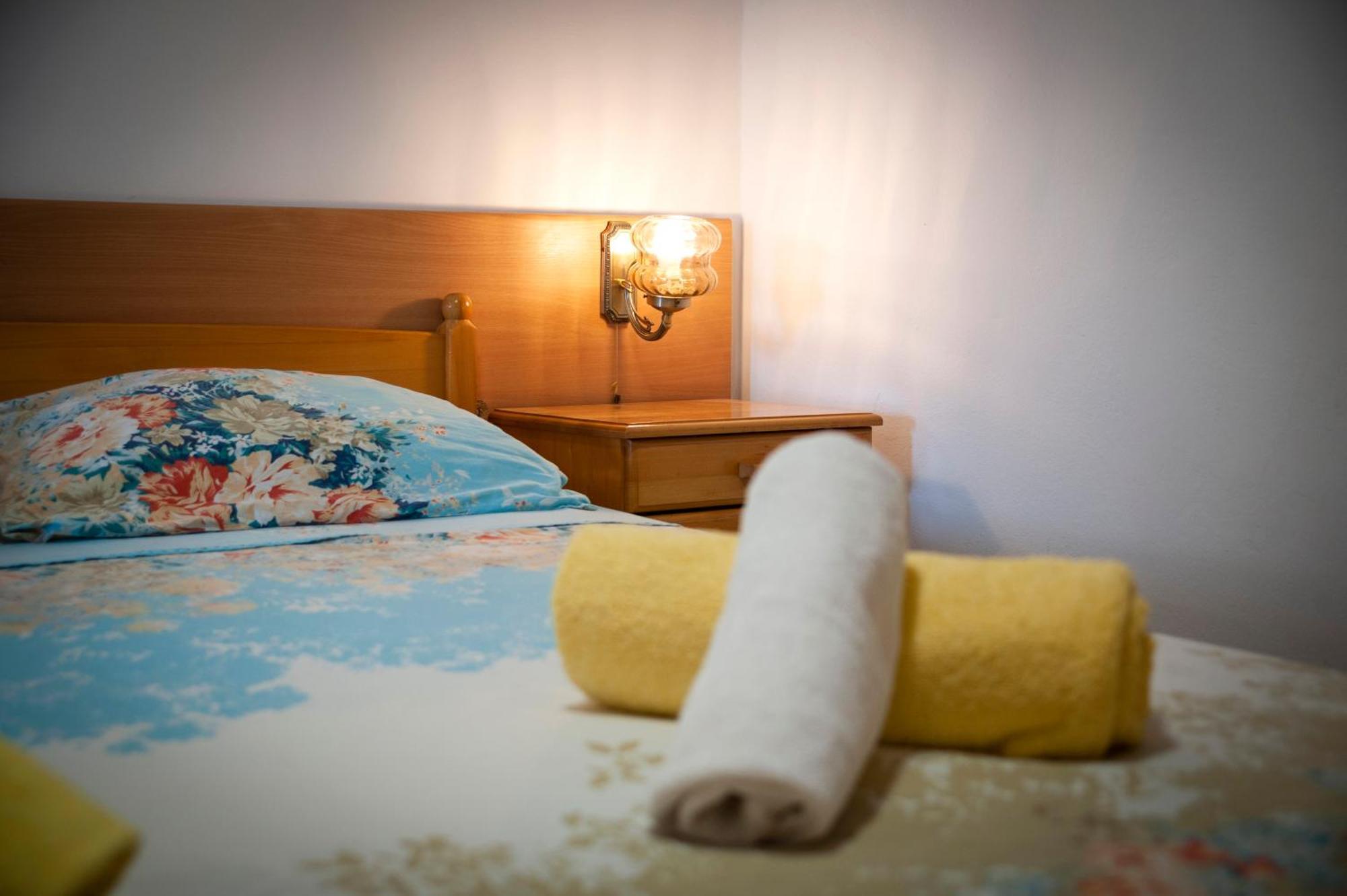 Luna Tsuki Two Aparthotel Rovinj Exterior photo
